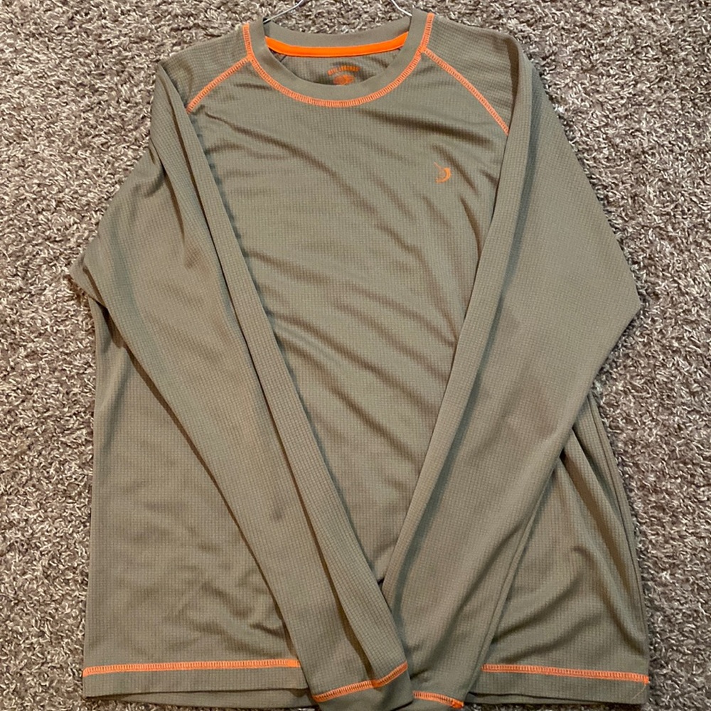 Reel Legends Medium long sleeve fish shirt.